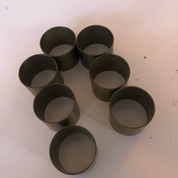 7 Vintage Brass Napkin Rings. Keep it simple and classy or decorate with napkins - Picture 4 of 7